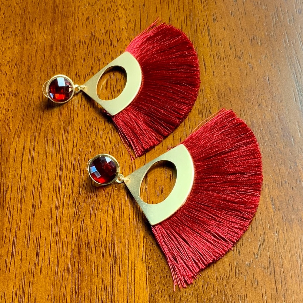 🌹BRASS SATEEN TASSLE LARGE BOHO FAN STUD EARRINGS